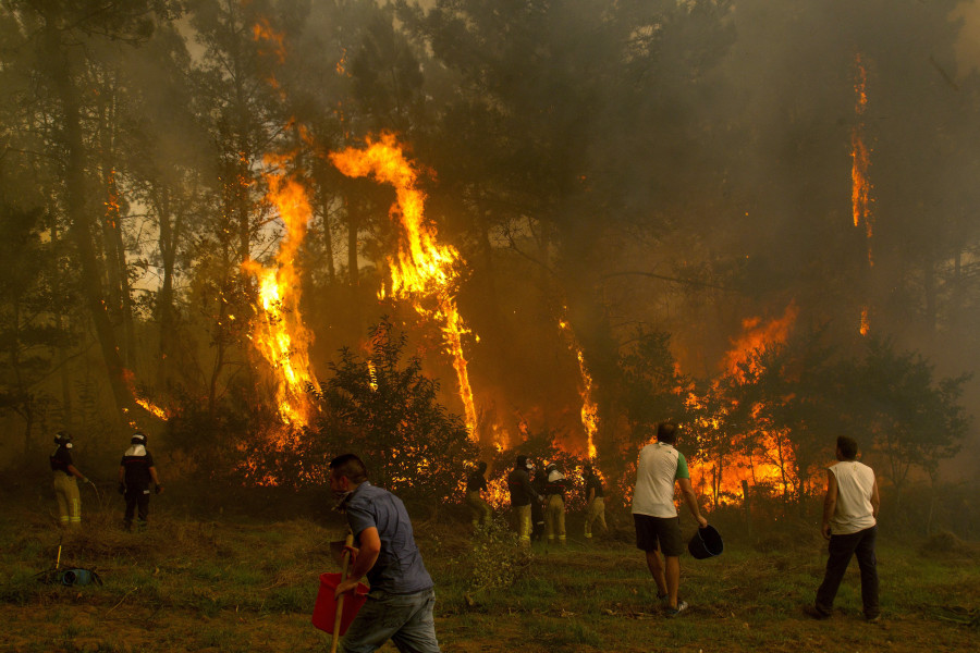 Dos personas fallecen en Nigrán debido a un incendio forestal