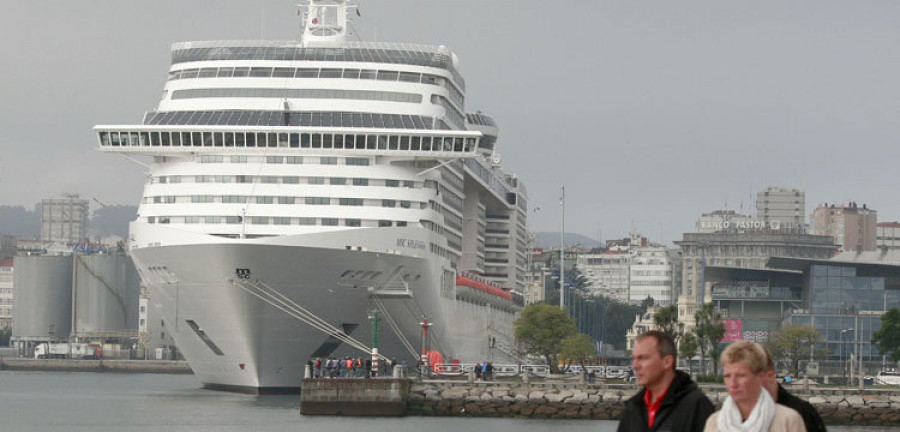 El comercio y la hostelería dudan del negocio de los cruceros que en Ferrol aprecian cada vez más