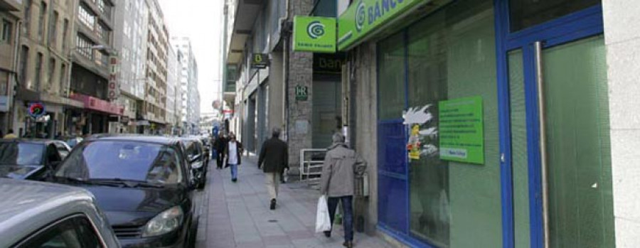 El Banco Gallego reduce sus pérdidas un 36% en el primer semestre del año