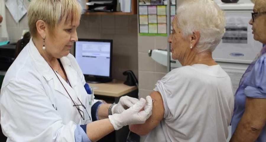 La vacunación contra la gripe en mayores baja de forma significativa