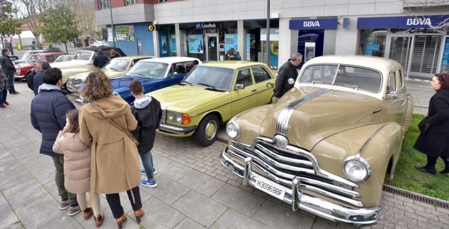 Reportaje | Cambre cierra Noutrora y regresa en coche clásico al presente