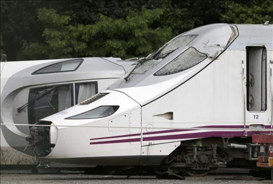 Rinden homenaje a víctimas de Angrois y defienden el ferrocarril público