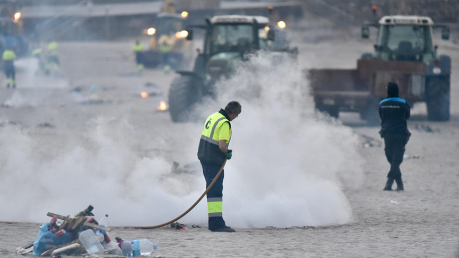 La mañana de San Juan dejó un  20% menos de basura en las playas