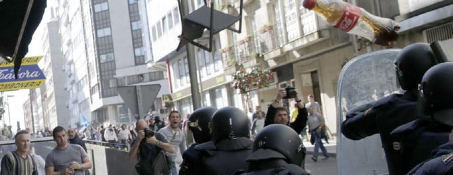 La flota del cerco protagoniza una batalla campal frente al Parlamento