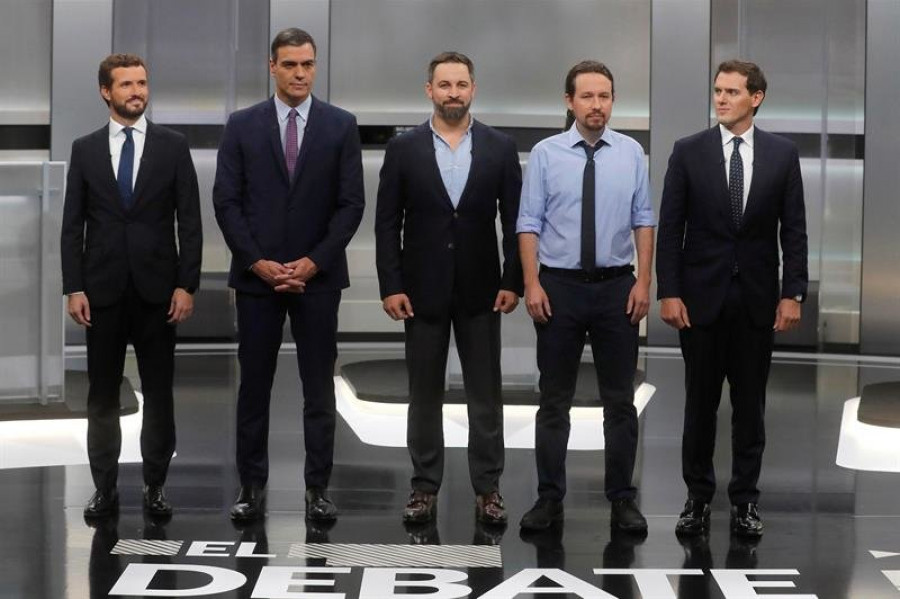 Casado se presenta en el debate como alternativa al PSOE e Iglesias vuelve a llamar al acuerdo