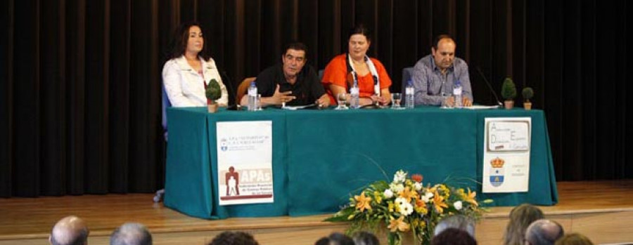 Educadores de toda Galicia asisten a la ponencia de Emilio Catalayud