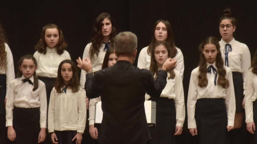 La orquesta de niños y dos coros de la OSG ofrecen el concierto de Reyes en el Colón