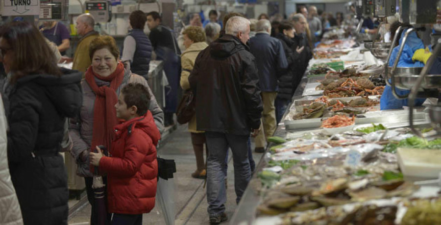 Los placeros detectan un aumento de las compras anticipadas de marisco y pescado