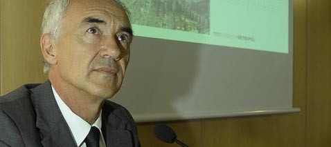 “El acceso por ferrocarril al Puerto Exterior es básico”