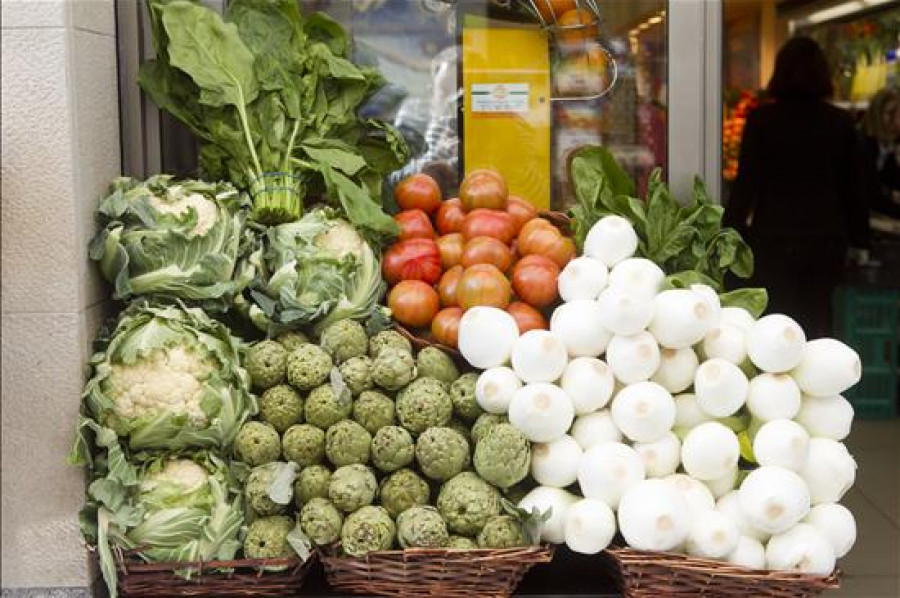 Patatas, aceites y frutas frescas, los alimentos que más se  encarecen