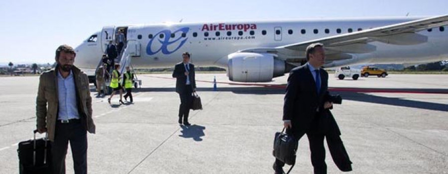 El alcalde de Vigo carga contra el acuerdo del Ayuntamiento con Air Europa para volar desde Alvedro