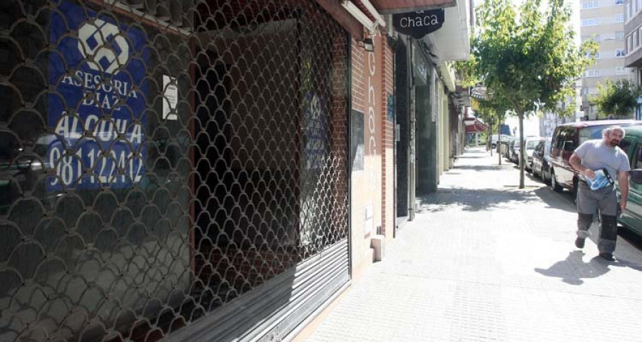 Los bajos comerciales de los barrios readaptan sus precios al mercado