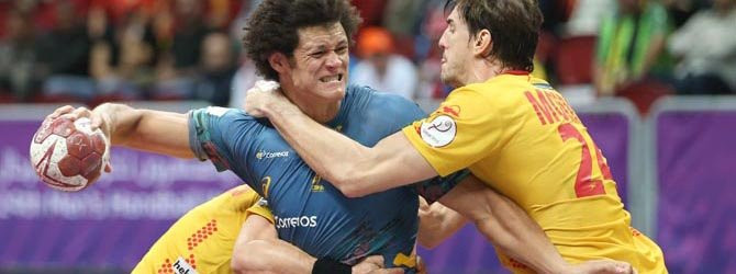 España gana y no convence
