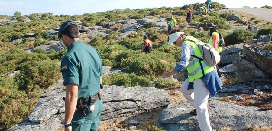 La presencia de más profesionales en el monte y el mar genera esperanzas de hallar a Diana si no salió de la zona