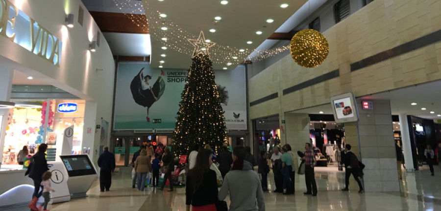 Uno de cada tres españoles ahorra durante el año para afrontar las compras de Navidad