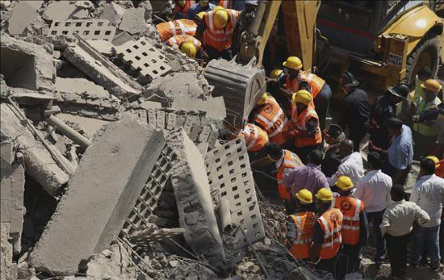 Al menos 6 muertos al derrumbarse un edificio en la ciudad india de Bombay