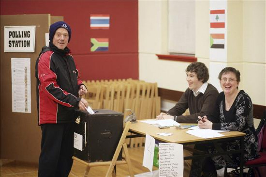 Abren los centros de votación en Irlanda para el referéndum sobre el Senado