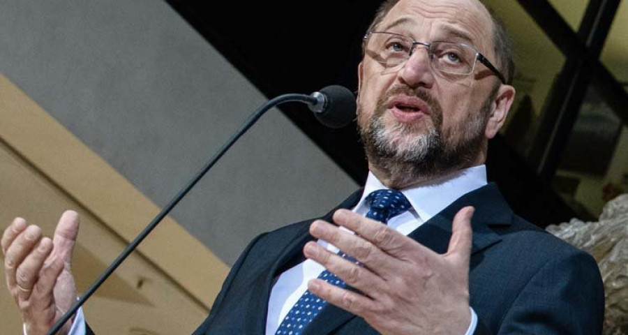 Schulz logra el apoyo de la federación de sindicatos a su preacuerdo para la coalición con Merkel