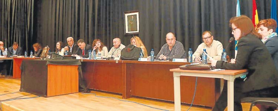 Pose asume la alcaldía de Santa Comba en un tenso pleno de moción de censura