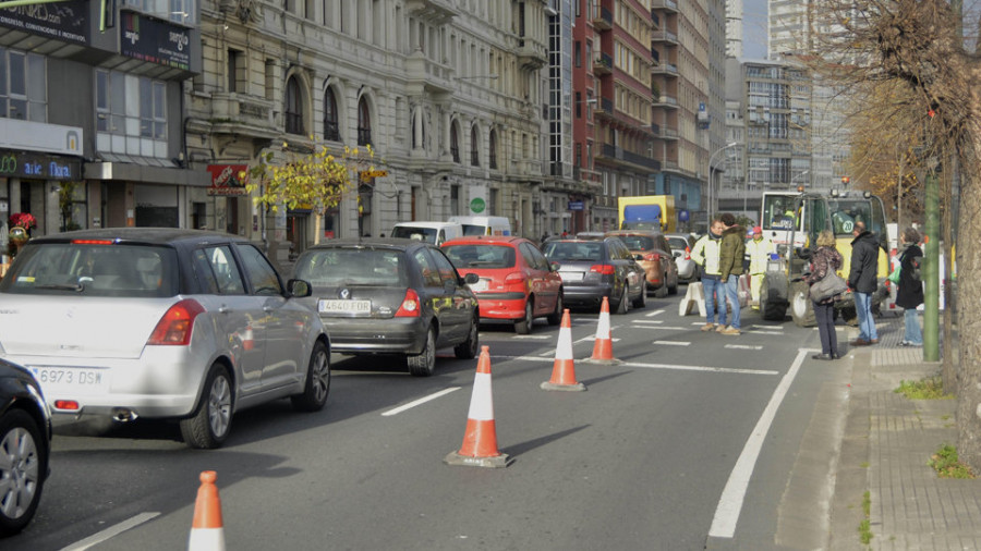 Las obras del carril bici vuelven a causar atascos en Primo de Rivera