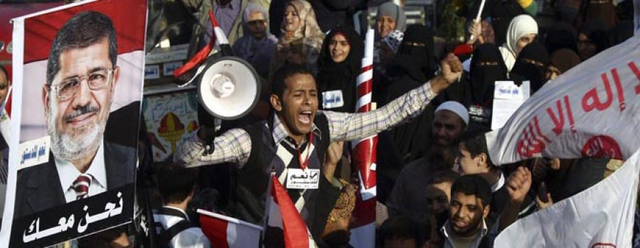 Abren los colegios electorales para votar la nueva Constitución en Egipto