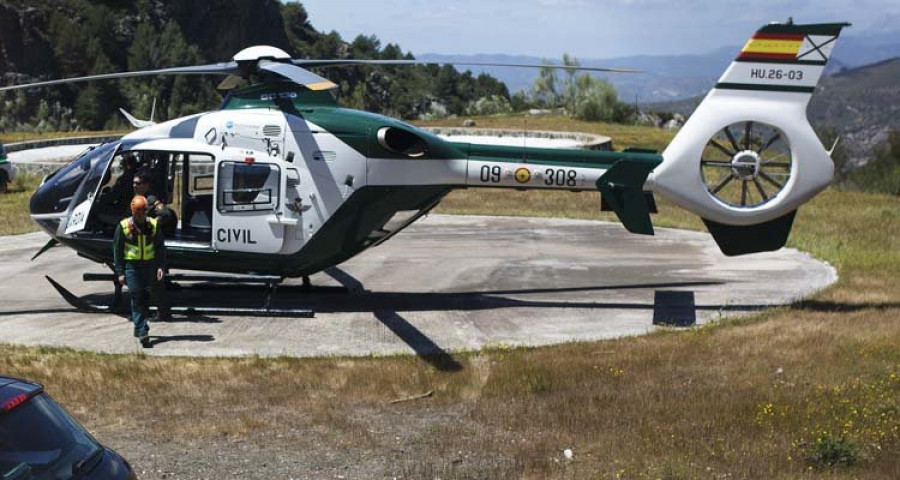 La Guardia Civil rescata los cuerpos de tres alemanes tras estrellarse una avioneta en un paraje de Málaga