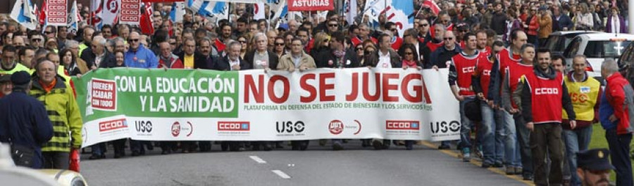 Miles de personas salen a la calle en Galicia en defensa la sanidad y la educación