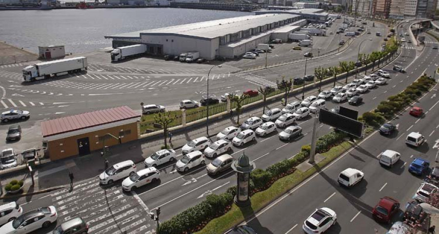 La protesta de los taxistas contra las licencias de chófer colapsa la ciudad