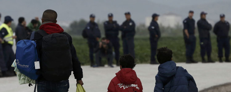 España reubicará a 418 refugiados este mes desde Grecia, Turquía y Líbano