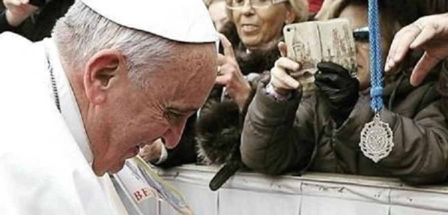 El papa cierra la puerta de la basílica de San Pedro y clausura el jubileo