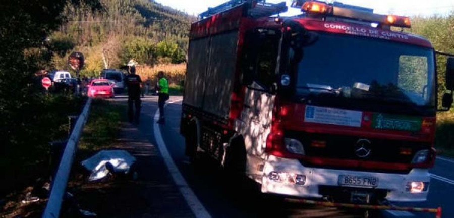 Muere un motorista al salirse de la vía en Oza-Cesuras, 
a la altura de Trasanquelos