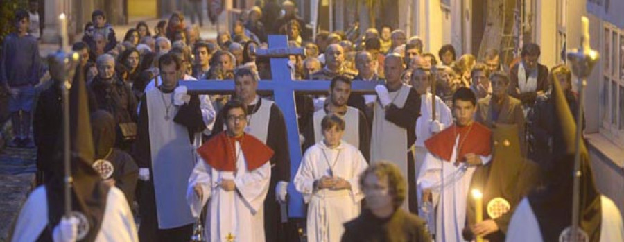 La Ciudad Vieja resonó a Semana Santa con la procesión del Amor