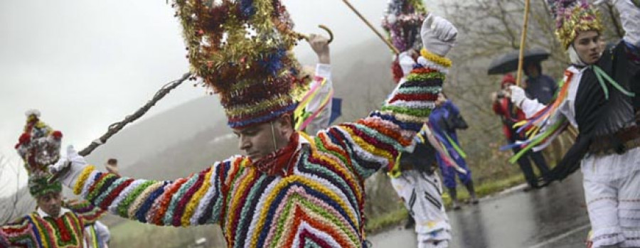 Las comarcas de Trives  viven los duelos de regueifas  y las danzas en su carnaval