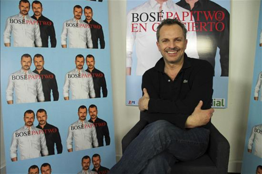 Miguel Bosé pide, en Argentina, reiniciar el sistema económico