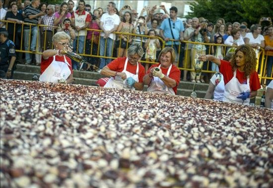 O Carballiño (Ourense) aspira a un récord con una tapa de 500 kilos de pulpo