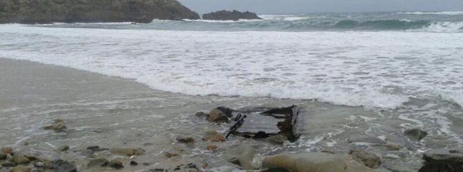 ARTEIXO-Los temporales descubren en O Reiro los restos de un barco hundido en 1938
