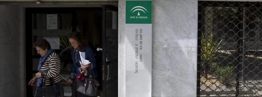 La economía vuelve a la recesión tras caer el 0,4% en el primer trimestre
