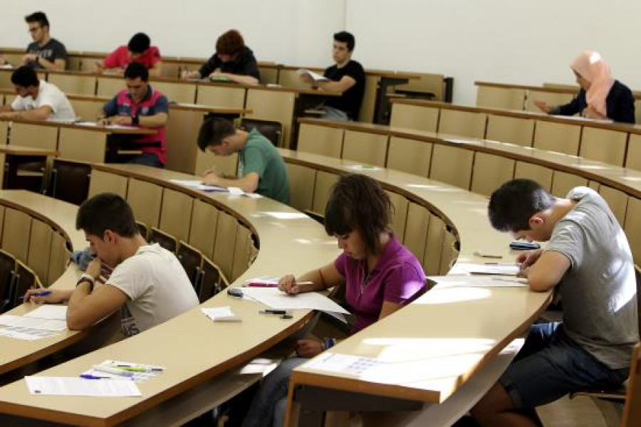 El alumno español dedica más tiempo a los deberes pero rinde menos en PISA