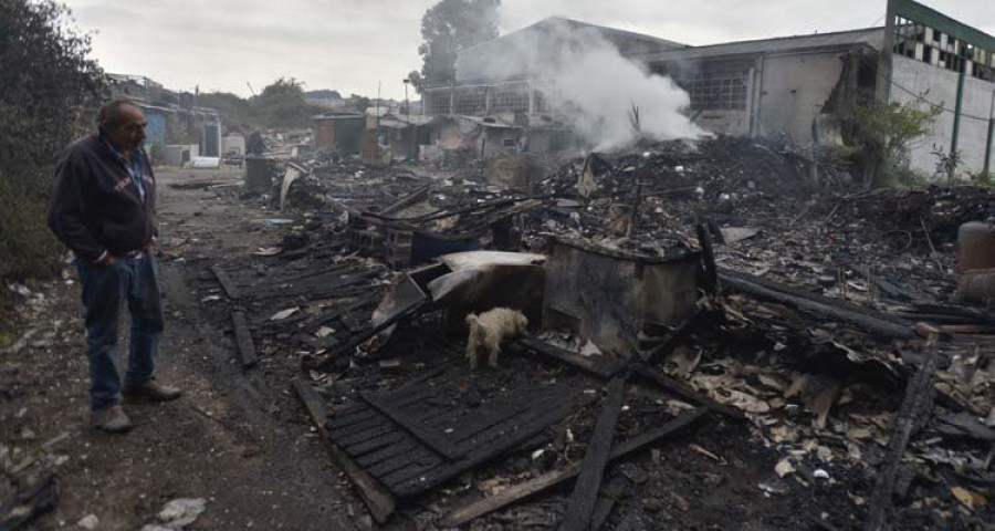 La Marea ordena demoler la antigua nave de La Toja tras otro incendio en el poblado de A Pasaxe