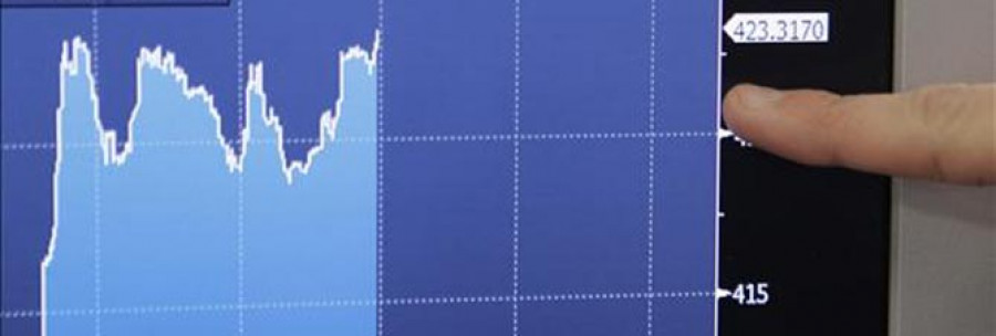 La prima de riesgo de España repite la cotización del viernes, 418 puntos