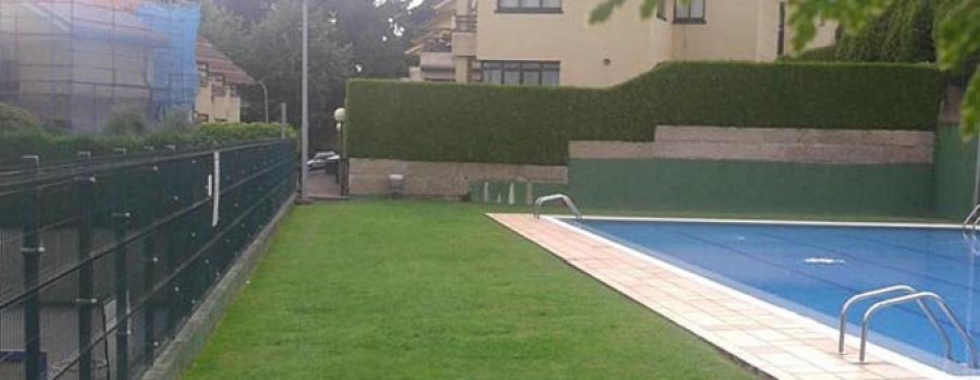 Fallece una mujer en  una piscina privada de la urbanización de Montrove
