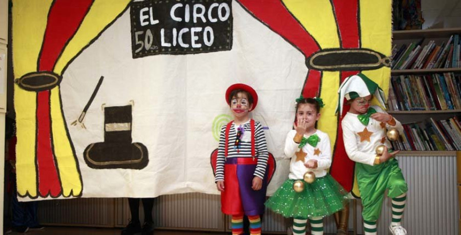 Reportaje | Pequeños trapecistas llevan la magia del teatro a 
los niños del Materno Infantil