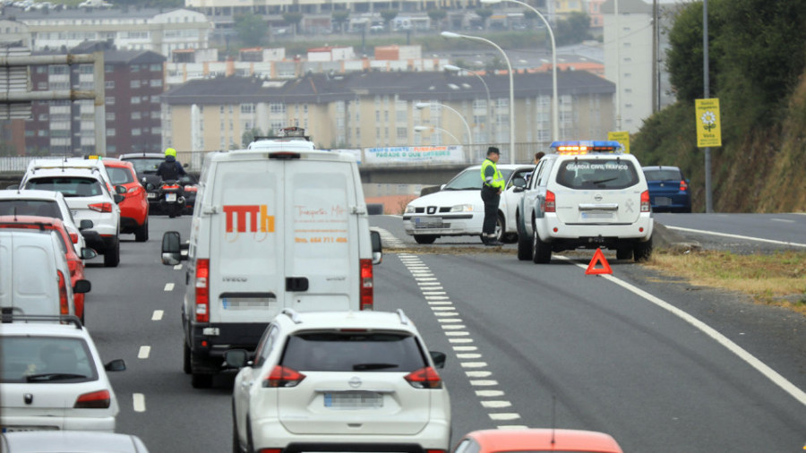 Alfonso Molina sufre retenciones por dos accidentes a primera hora del día