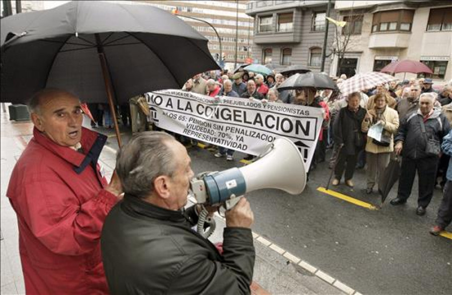 Las mujeres cobran de media una pensión un 38 por ciento inferior a la de los hombres