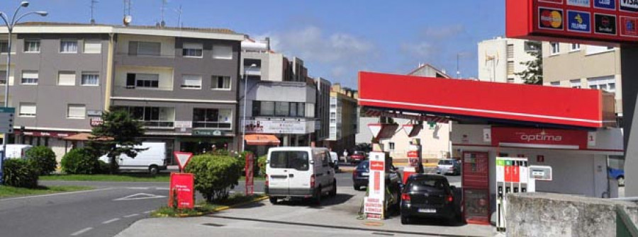 Denuncian a Oleiros por negar la licencia para construir una gasolinera en Bastiagueiro
