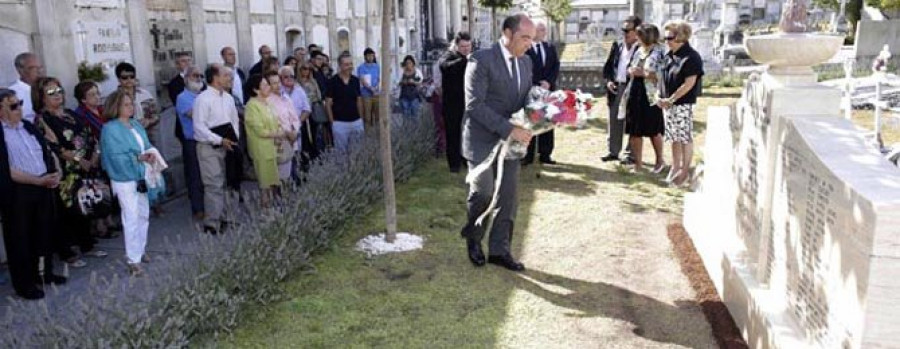 Un monumento en San Amaro recuerda a las 85 víctimas del accidente aéreo de 1973