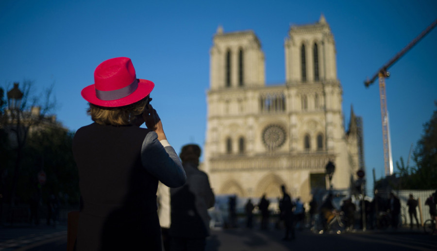 Macron mantiene el objetivo de reconstruir Notre Dame en cinco años