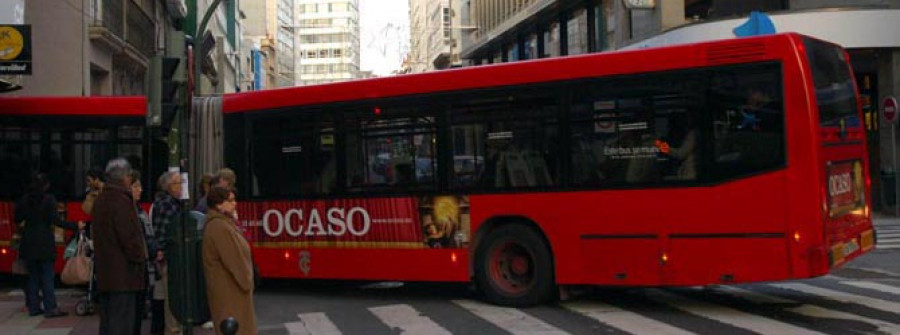 La rúa Alta “lima” sus aceras para que el bus gire sin subirse