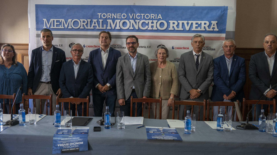 El trofeo Moncho Rivera, presentado en Ferrol