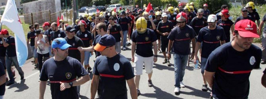 Los bomberos suspenden sus protestas durante  la semana de luto